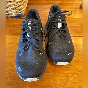 On Women’s Cloud X 3 running shoe size 9, black on black. Like New - worn twice.